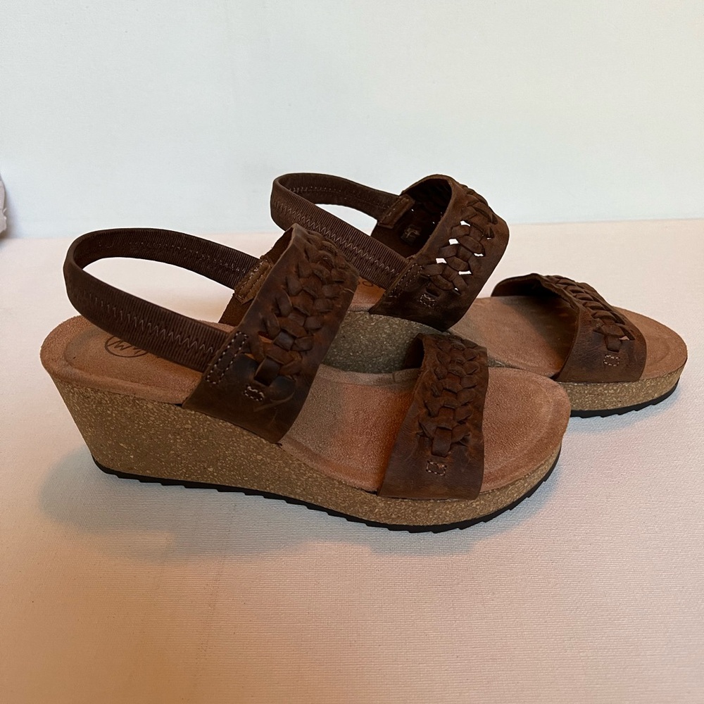 White Mountain Wedges - Picture 2 of 7